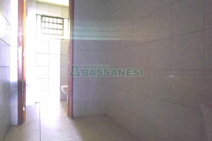 Pavilhão com 120m², no bairro De Lazzer em Caxias do Sul para Alugar