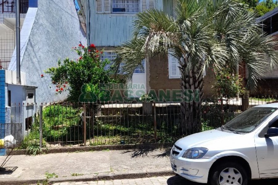 Casa com 100m², 3 dormitórios, 1 vaga, no bairro São Leopoldo em Caxias do Sul para Comprar