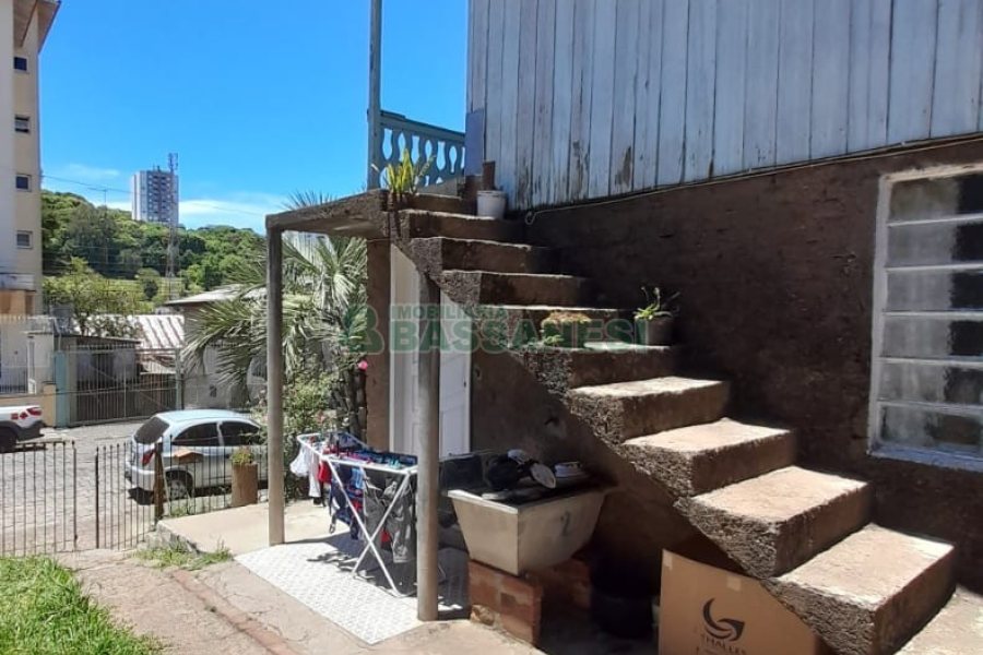 Casa com 100m², 3 dormitórios, 1 vaga, no bairro São Leopoldo em Caxias do Sul para Comprar