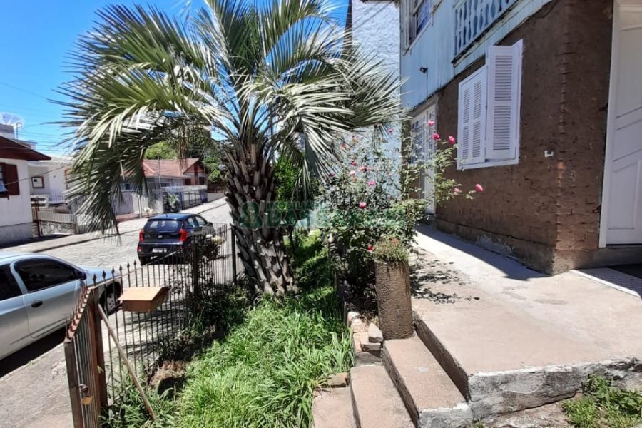 Casa com 100m², 3 dormitórios, 1 vaga, no bairro São Leopoldo em Caxias do Sul para Comprar