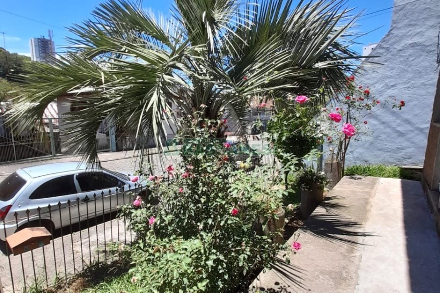 Casa com 100m², 3 dormitórios, 1 vaga, no bairro São Leopoldo em Caxias do Sul para Comprar