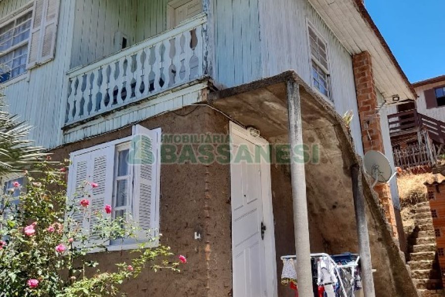 Casa com 100m², 3 dormitórios, 1 vaga, no bairro São Leopoldo em Caxias do Sul para Comprar