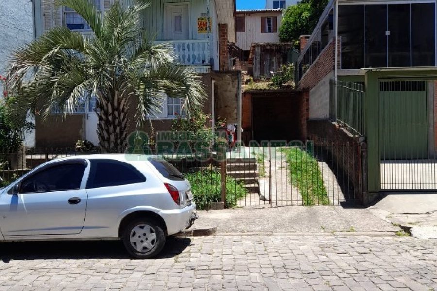 Casa com 100m², 3 dormitórios, 1 vaga, no bairro São Leopoldo em Caxias do Sul para Comprar