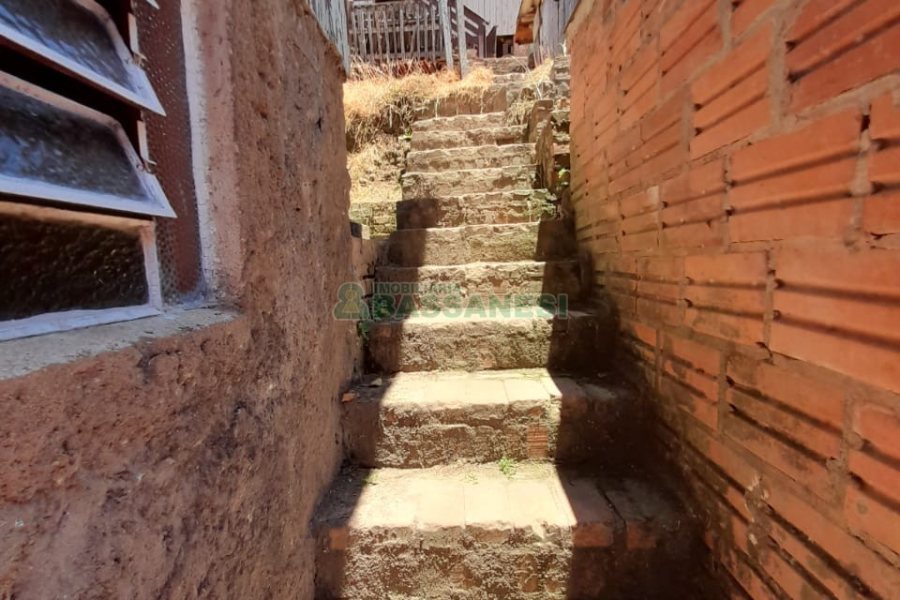 Casa com 100m², 3 dormitórios, 1 vaga, no bairro São Leopoldo em Caxias do Sul para Comprar