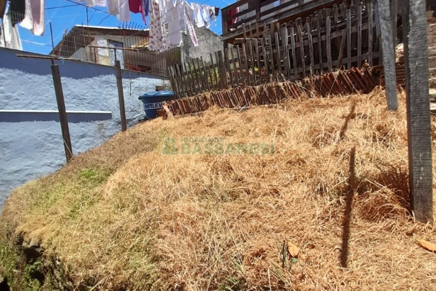 Casa com 100m², 3 dormitórios, 1 vaga, no bairro São Leopoldo em Caxias do Sul para Comprar