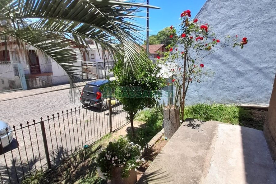 Casa com 100m², 3 dormitórios, 1 vaga, no bairro São Leopoldo em Caxias do Sul para Comprar