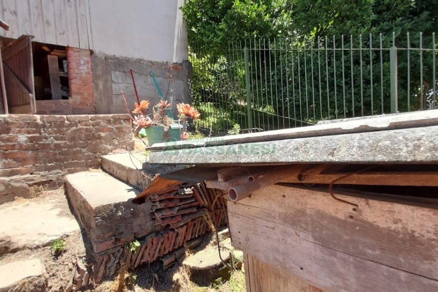 Casa com 100m², 3 dormitórios, 1 vaga, no bairro São Leopoldo em Caxias do Sul para Comprar