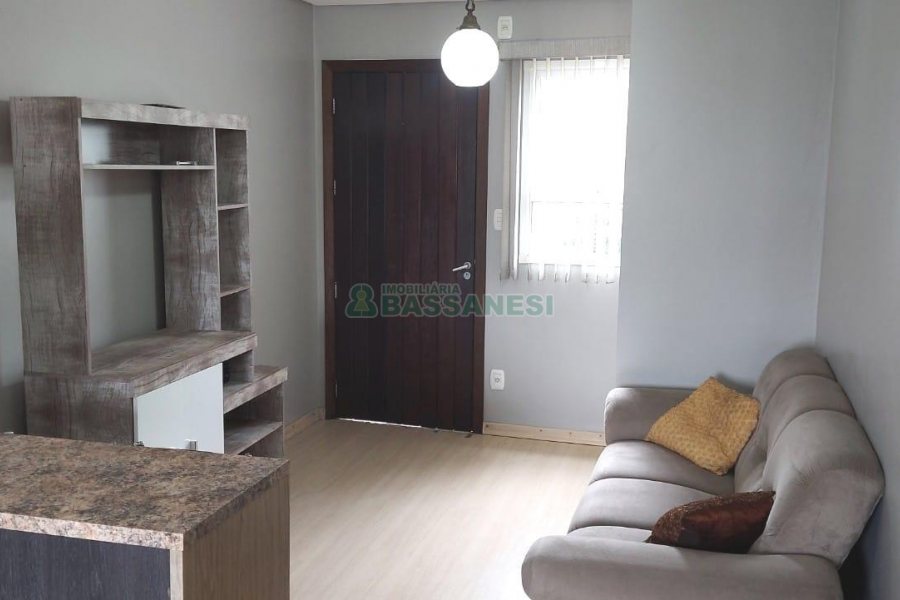 Sobrado com 87m², 2 dormitórios, 1 vaga, no bairro Charqueadas em Caxias do Sul para Comprar