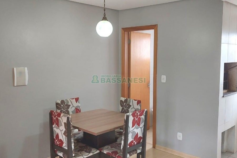 Sobrado com 87m², 2 dormitórios, 1 vaga, no bairro Charqueadas em Caxias do Sul para Comprar