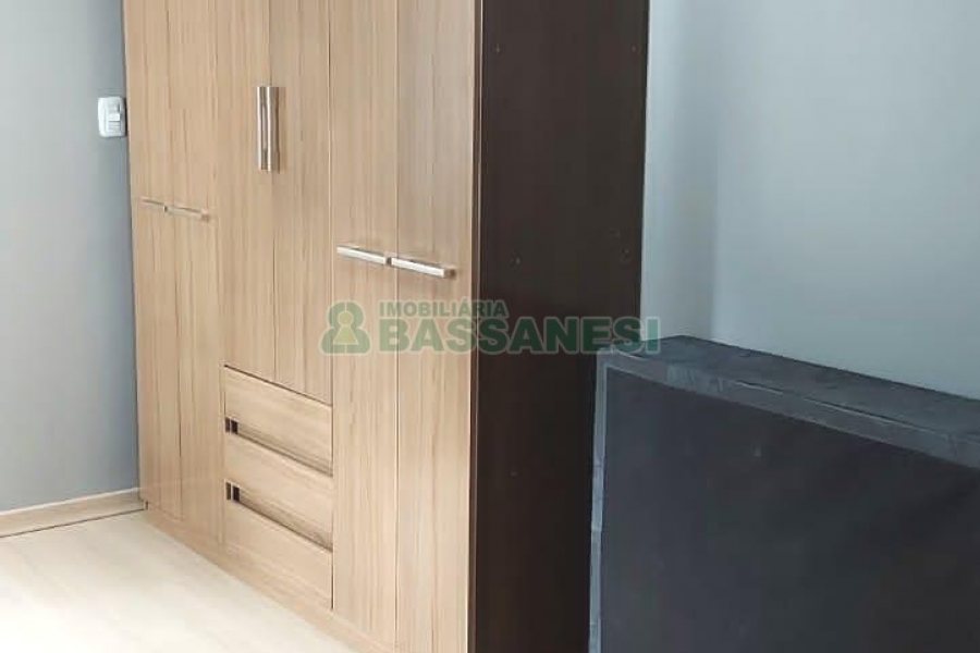 Sobrado com 87m², 2 dormitórios, 1 vaga, no bairro Charqueadas em Caxias do Sul para Comprar