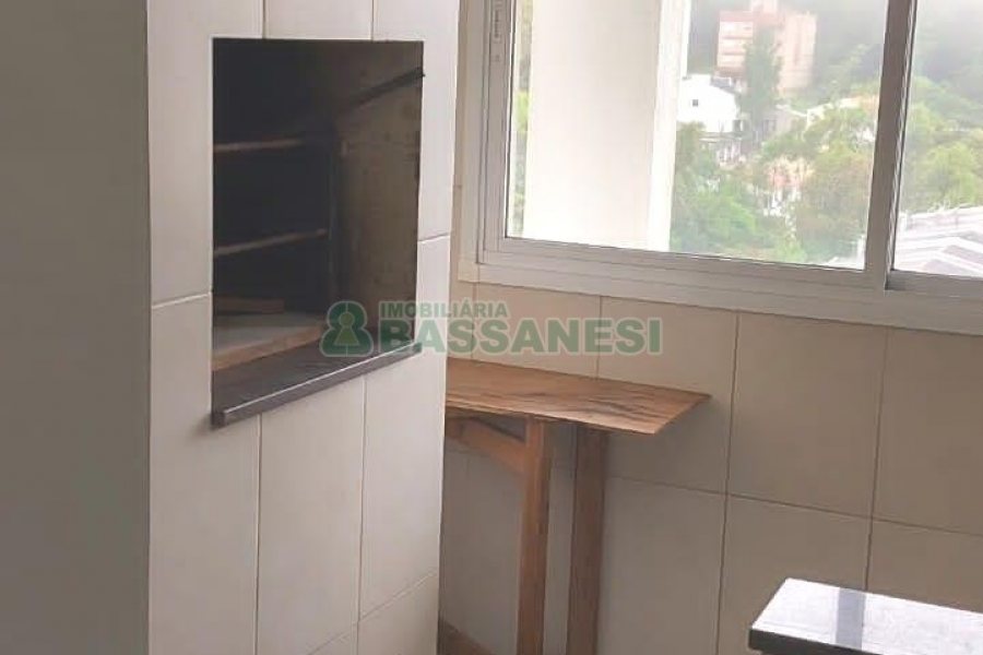 Sobrado com 87m², 2 dormitórios, 1 vaga, no bairro Charqueadas em Caxias do Sul para Comprar
