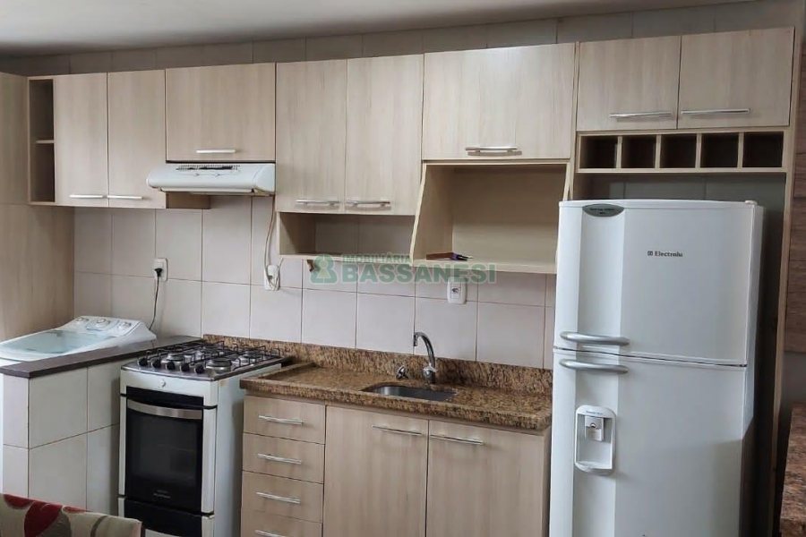 Sobrado com 87m², 2 dormitórios, 1 vaga, no bairro Charqueadas em Caxias do Sul para Comprar