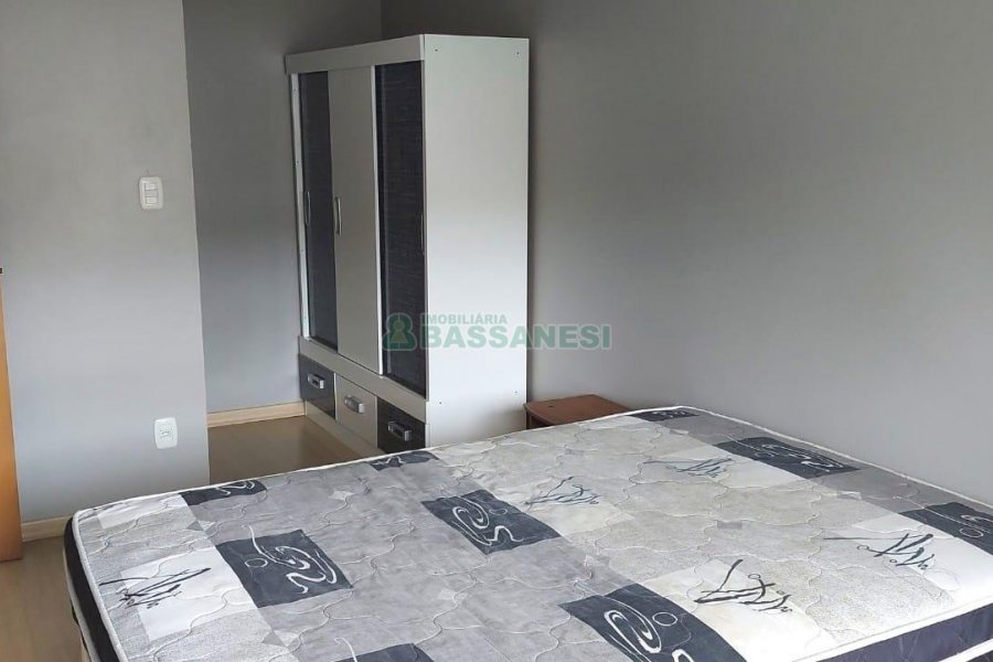 Sobrado com 87m², 2 dormitórios, 1 vaga, no bairro Charqueadas em Caxias do Sul para Comprar