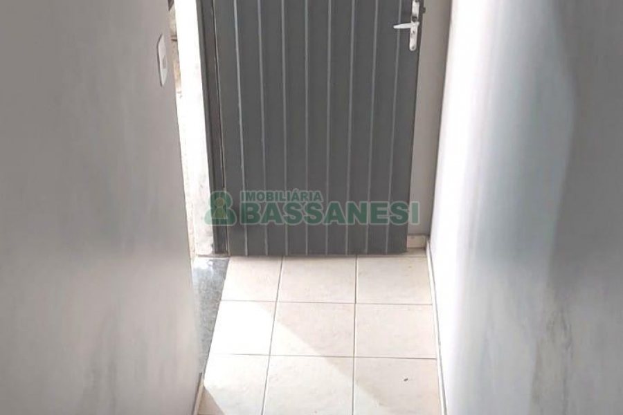 Sobrado com 87m², 2 dormitórios, 1 vaga, no bairro Charqueadas em Caxias do Sul para Comprar