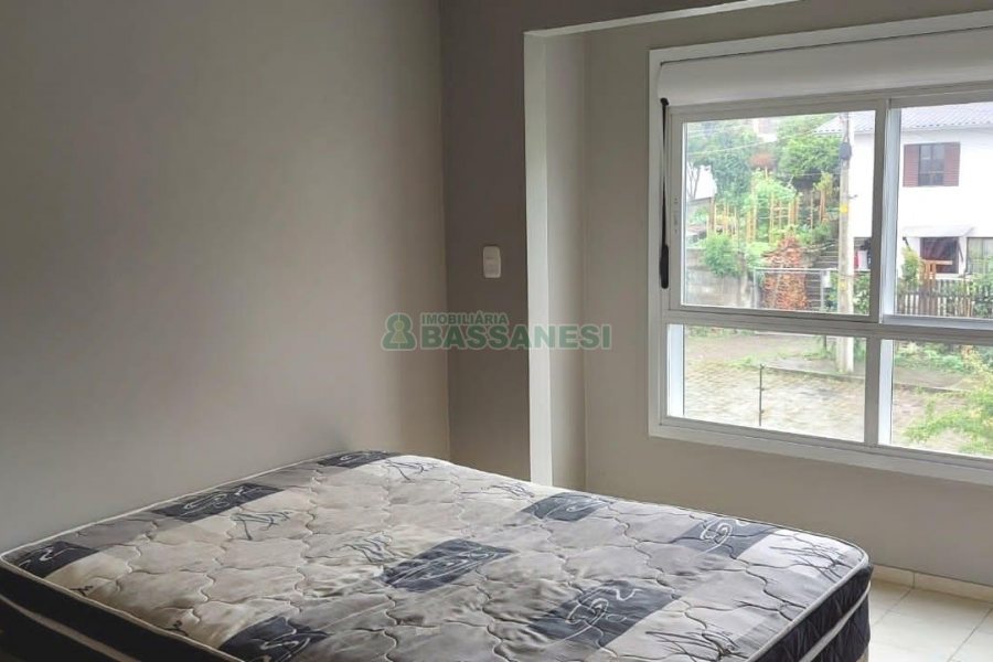 Sobrado com 87m², 2 dormitórios, 1 vaga, no bairro Charqueadas em Caxias do Sul para Comprar