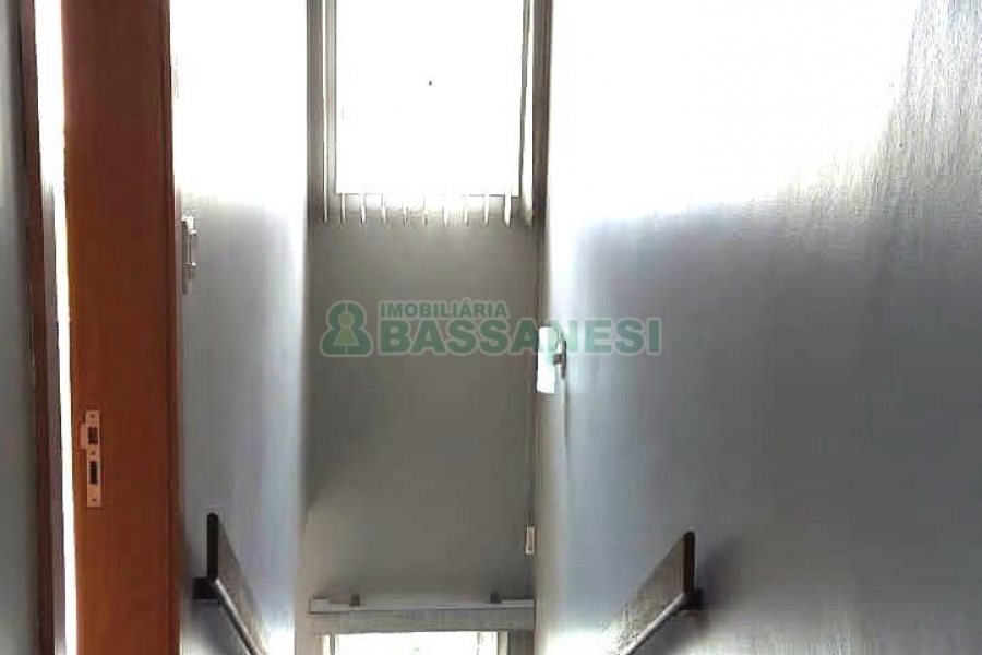 Sobrado com 87m², 2 dormitórios, 1 vaga, no bairro Charqueadas em Caxias do Sul para Comprar