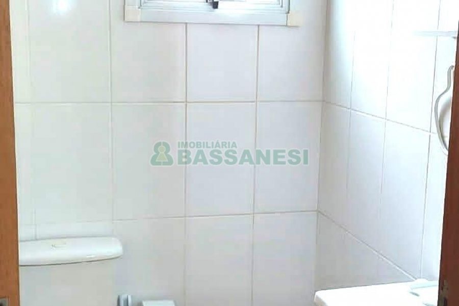 Sobrado com 87m², 2 dormitórios, 1 vaga, no bairro Charqueadas em Caxias do Sul para Comprar