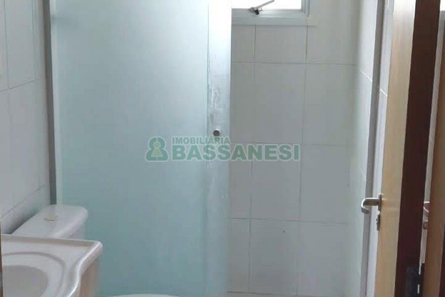 Sobrado com 87m², 2 dormitórios, 1 vaga, no bairro Charqueadas em Caxias do Sul para Comprar