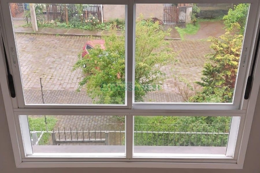 Sobrado com 87m², 2 dormitórios, 1 vaga, no bairro Charqueadas em Caxias do Sul para Comprar