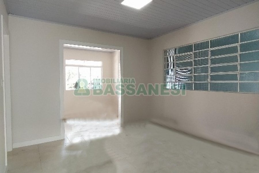 Casa Comercial com 60m², no bairro Kayser em Caxias do Sul para Alugar