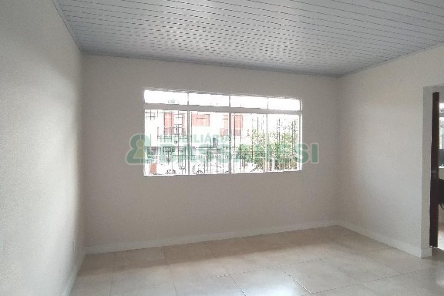 Casa Comercial com 60m², no bairro Kayser em Caxias do Sul para Alugar