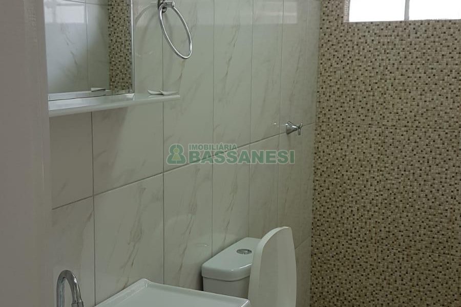 Casa Comercial com 60m², no bairro Kayser em Caxias do Sul para Alugar