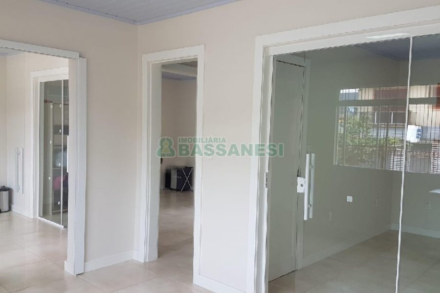 Casa Comercial com 60m², no bairro Kayser em Caxias do Sul para Alugar