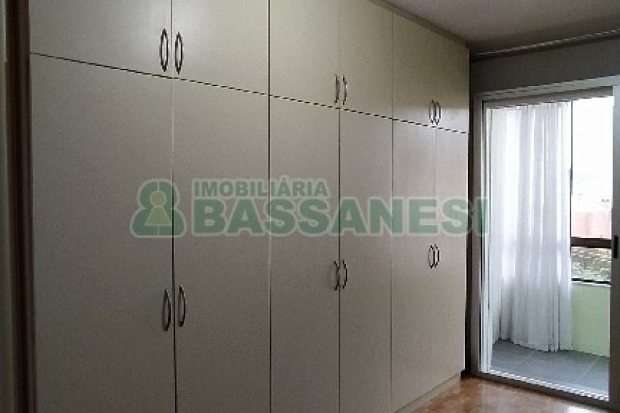 Apto Mobiliado com 101m², 3 dormitórios, 2 vagas, no bairro São Pelegrino em Caxias do Sul para Comprar