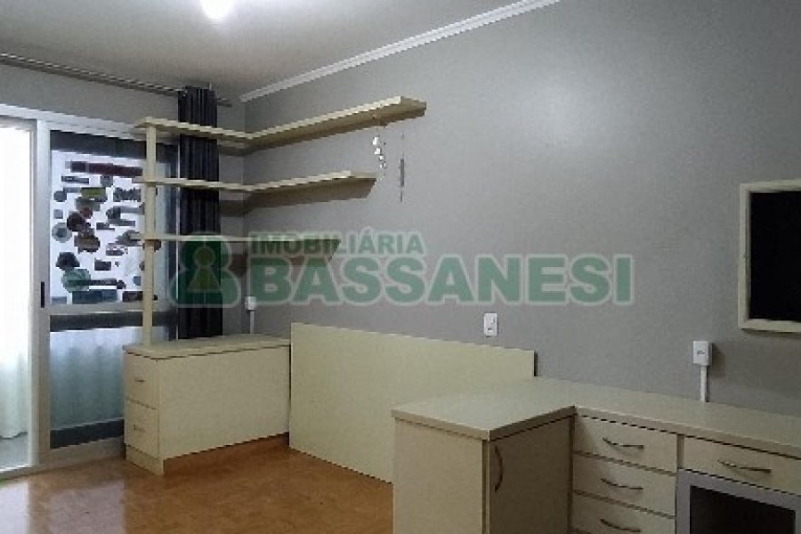 Apto Mobiliado com 101m², 3 dormitórios, 2 vagas, no bairro São Pelegrino em Caxias do Sul para Comprar