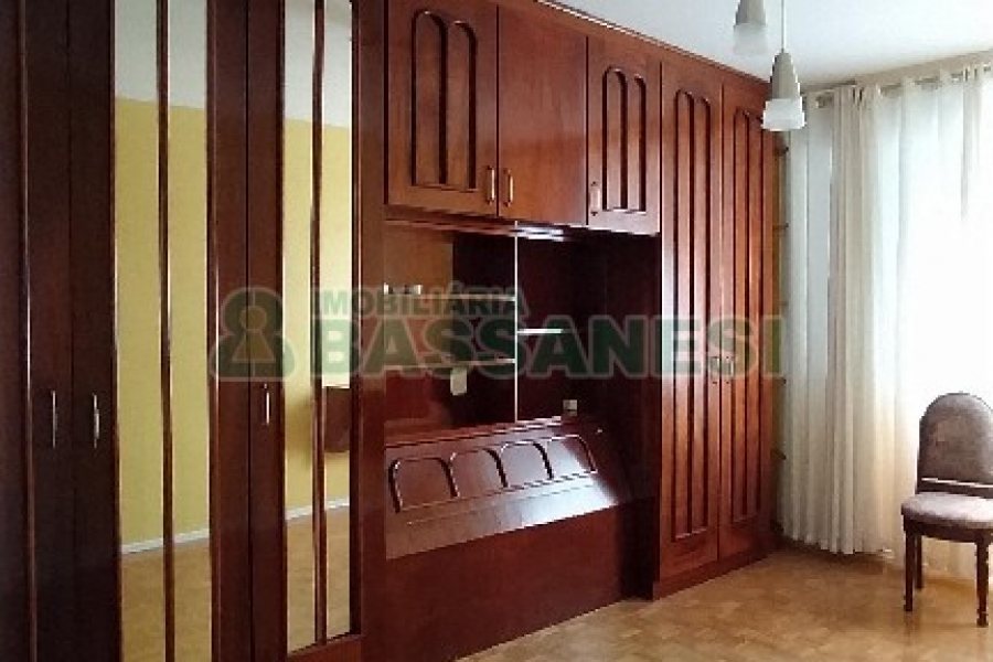 Apto Mobiliado com 101m², 3 dormitórios, 2 vagas, no bairro São Pelegrino em Caxias do Sul para Comprar