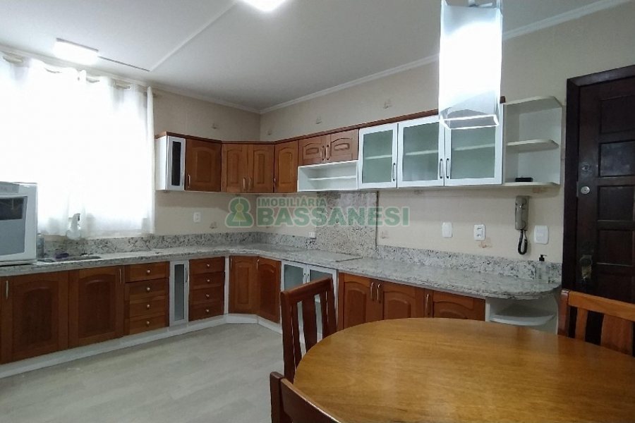 Apto Mobiliado com 101m², 3 dormitórios, 2 vagas, no bairro São Pelegrino em Caxias do Sul para Comprar