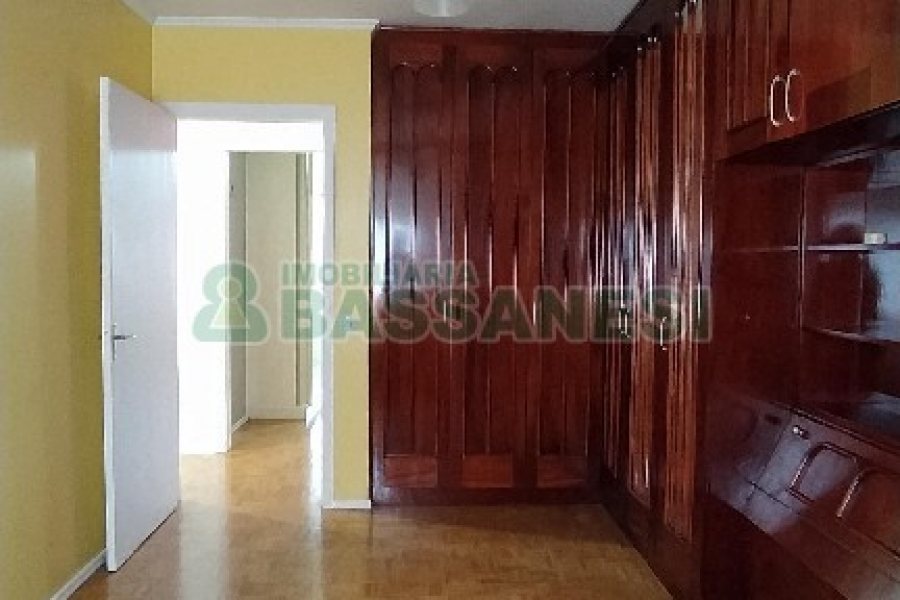 Apto Mobiliado com 101m², 3 dormitórios, 2 vagas, no bairro São Pelegrino em Caxias do Sul para Comprar