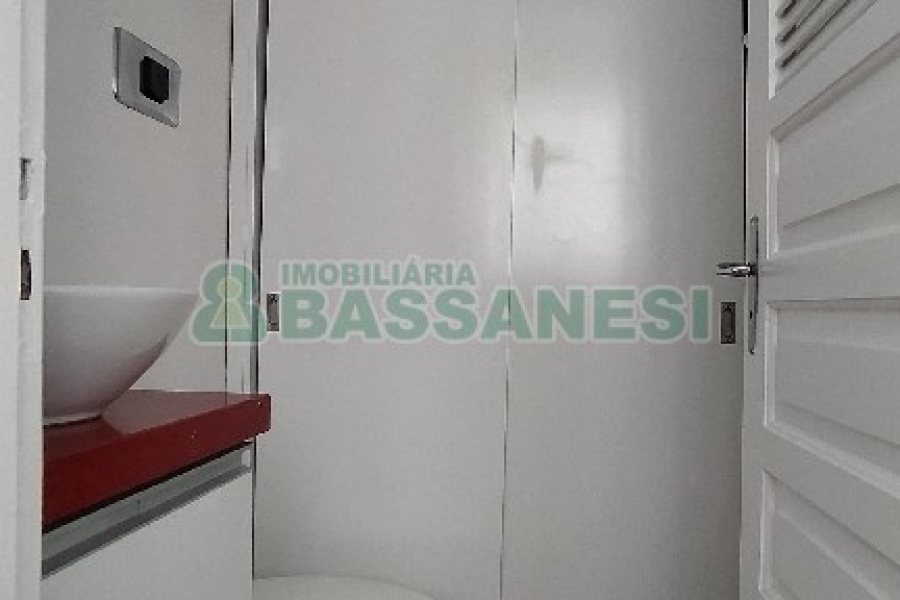 Apto Mobiliado com 101m², 3 dormitórios, 2 vagas, no bairro São Pelegrino em Caxias do Sul para Comprar