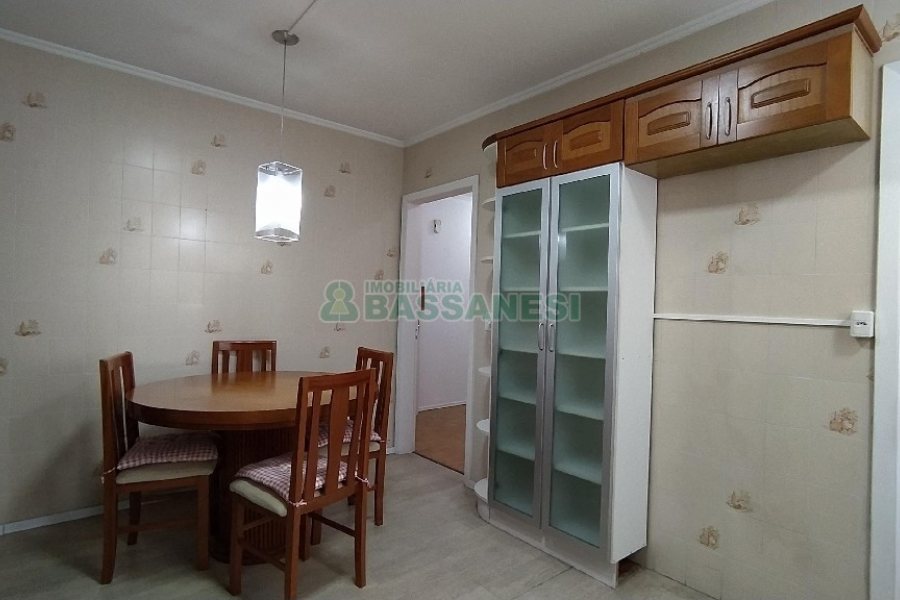 Apto Mobiliado com 101m², 3 dormitórios, 2 vagas, no bairro São Pelegrino em Caxias do Sul para Comprar