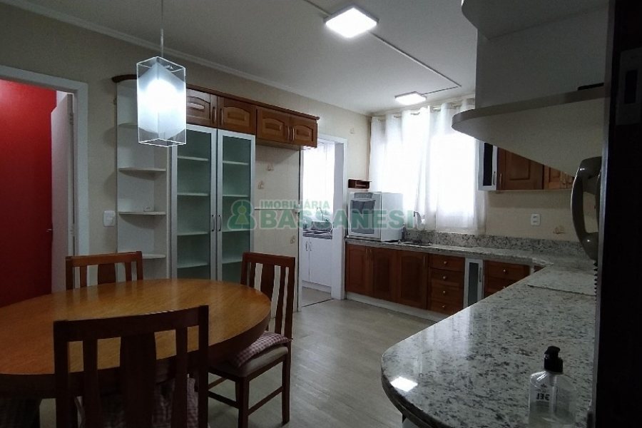 Apto Mobiliado com 101m², 3 dormitórios, 2 vagas, no bairro São Pelegrino em Caxias do Sul para Comprar