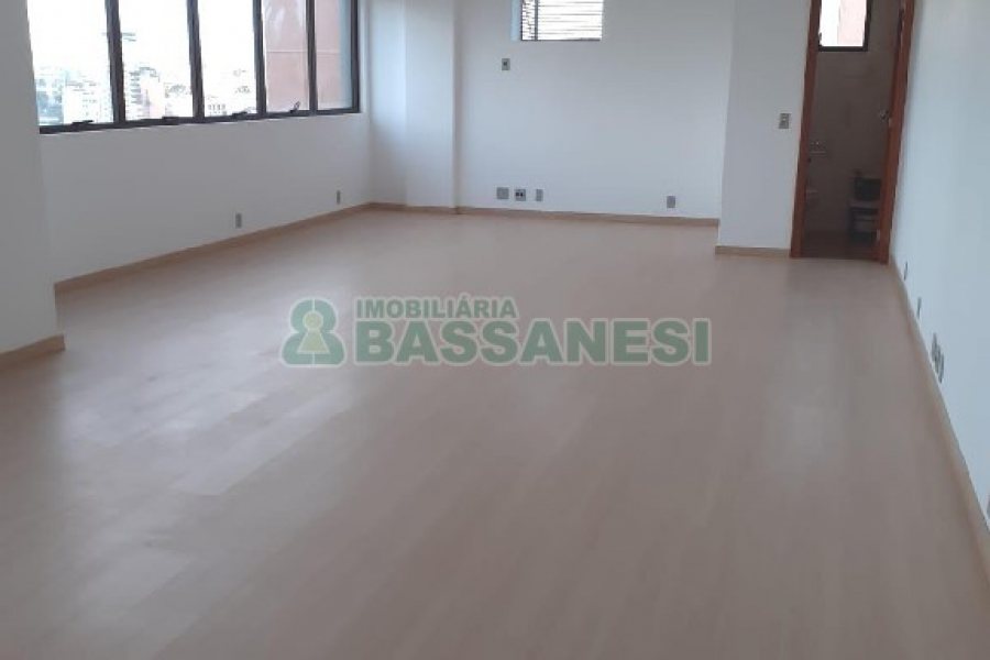 Sala com 60m², no bairro Centro em Caxias do Sul para Alugar