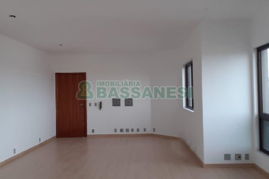 Sala com 60m², no bairro Centro em Caxias do Sul para Alugar