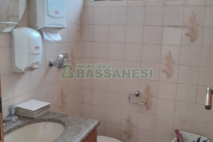 Sala com 60m², no bairro Centro em Caxias do Sul para Alugar