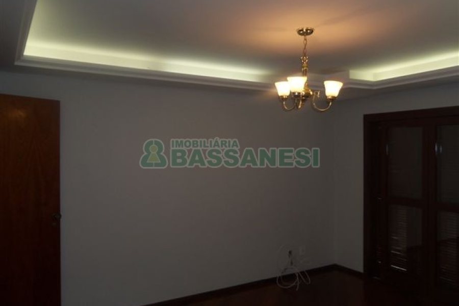 Apartamento com 150m², 3 dormitórios, 2 vagas, no bairro Santa Corona em Caxias do Sul para Comprar