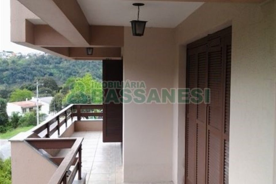 Apartamento com 150m², 3 dormitórios, 2 vagas, no bairro Santa Corona em Caxias do Sul para Comprar