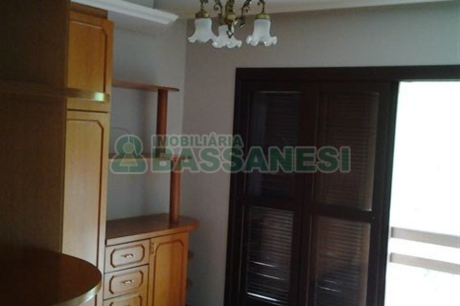 Apartamento com 150m², 3 dormitórios, 2 vagas, no bairro Santa Corona em Caxias do Sul para Comprar
