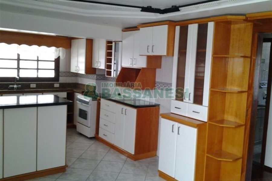Apartamento com 150m², 3 dormitórios, 2 vagas, no bairro Santa Corona em Caxias do Sul para Comprar