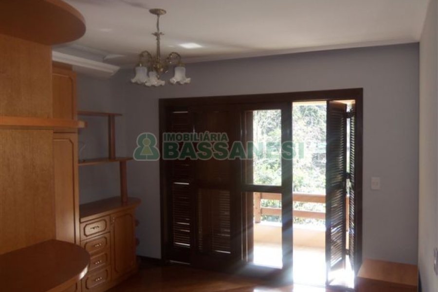 Apartamento com 150m², 3 dormitórios, 2 vagas, no bairro Santa Corona em Caxias do Sul para Comprar