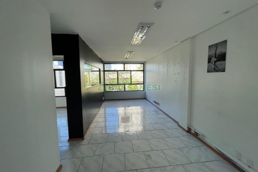 Sala com 96m², 1 vaga, no bairro Centro em Caxias do Sul para Comprar