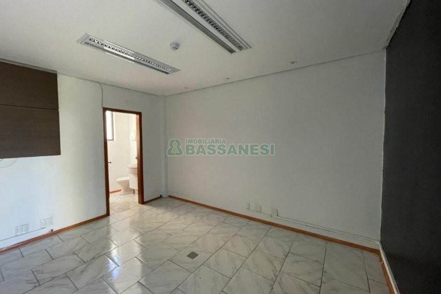 Sala com 96m², 1 vaga, no bairro Centro em Caxias do Sul para Comprar