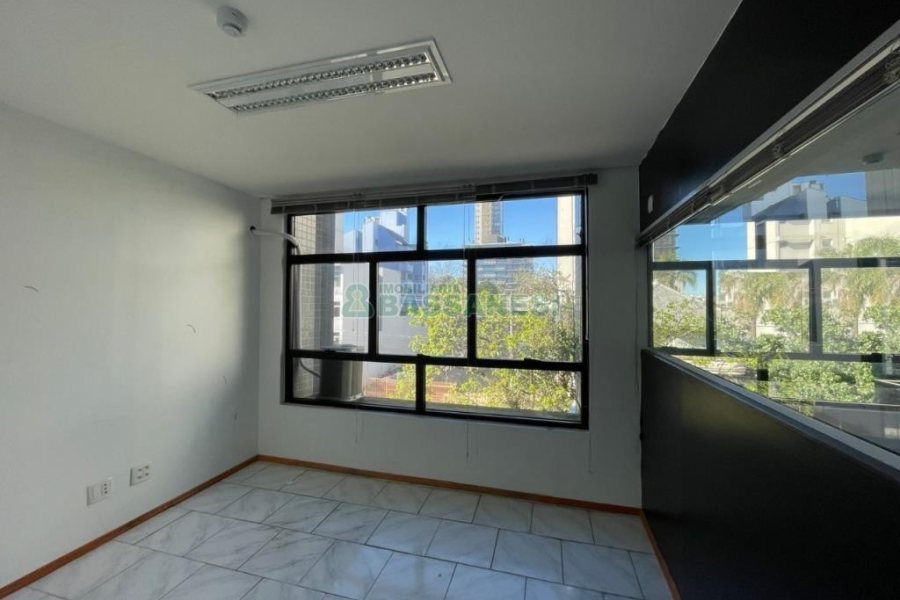 Sala com 96m², 1 vaga, no bairro Centro em Caxias do Sul para Comprar