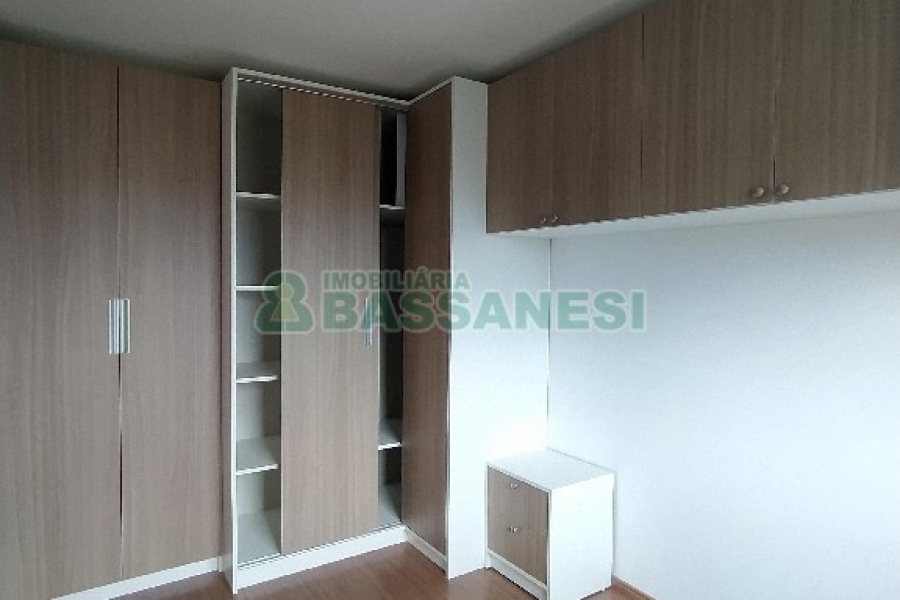 Apartamento com 42m², 2 dormitórios, 1 vaga, no bairro Petrópolis em Caxias do Sul para Alugar
