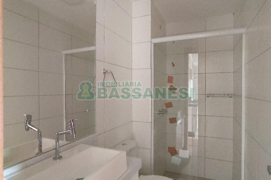 Apartamento com 42m², 2 dormitórios, 1 vaga, no bairro Petrópolis em Caxias do Sul para Alugar