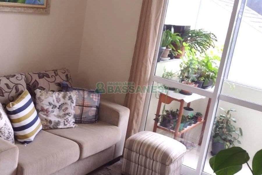 Apartamento com 61m², 2 dormitórios, 1 vaga, no bairro Charqueadas em Caxias do Sul para Comprar