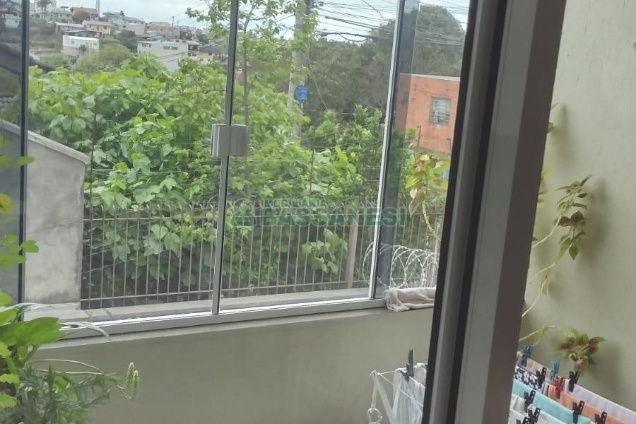 Apartamento com 61m², 2 dormitórios, 1 vaga, no bairro Charqueadas em Caxias do Sul para Comprar